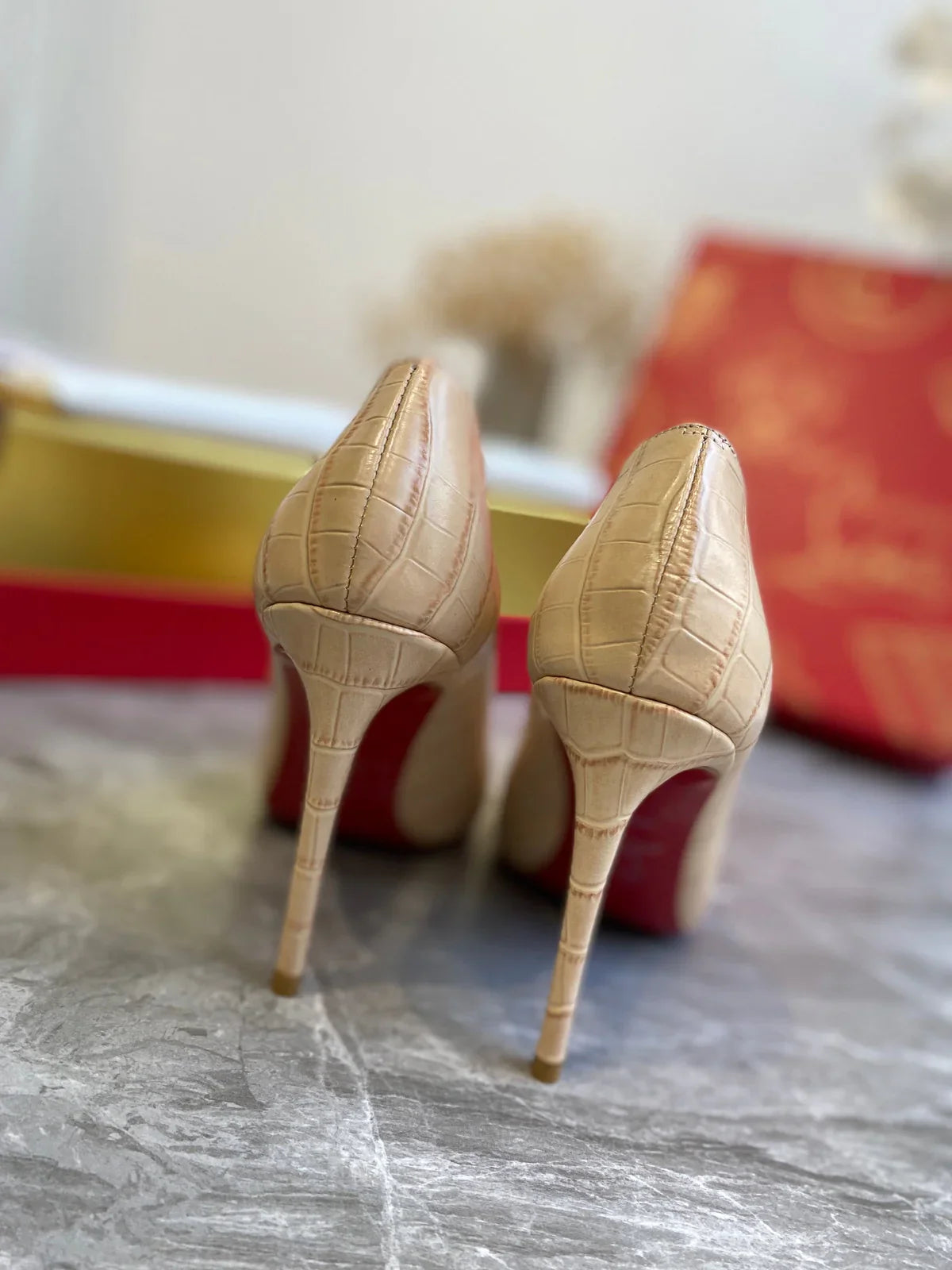 LOUBOUTIN TACCHI