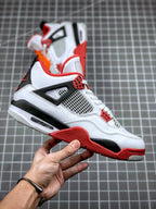 AIR JORDAN 4