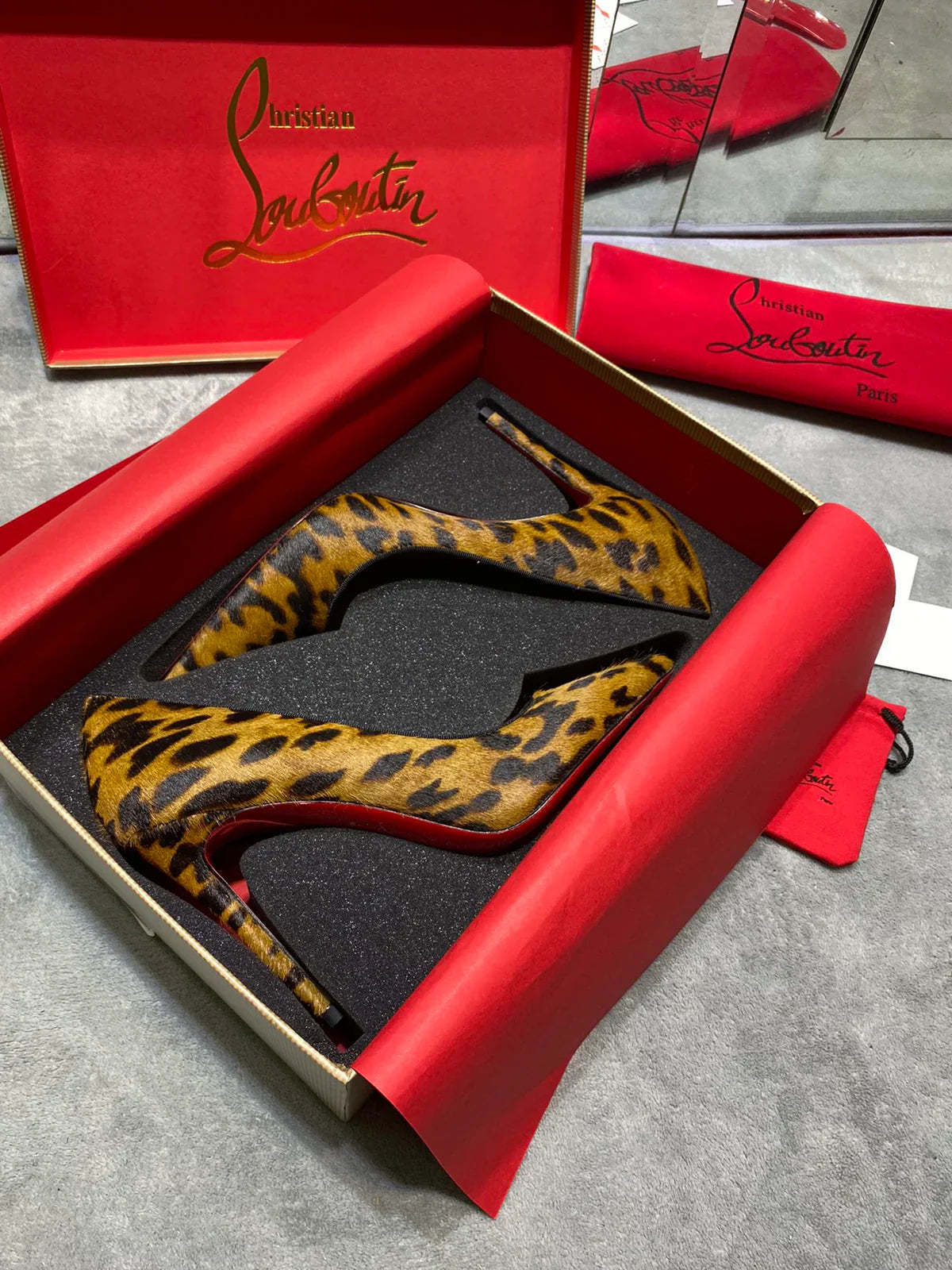 LOUBOUTIN TACCHI