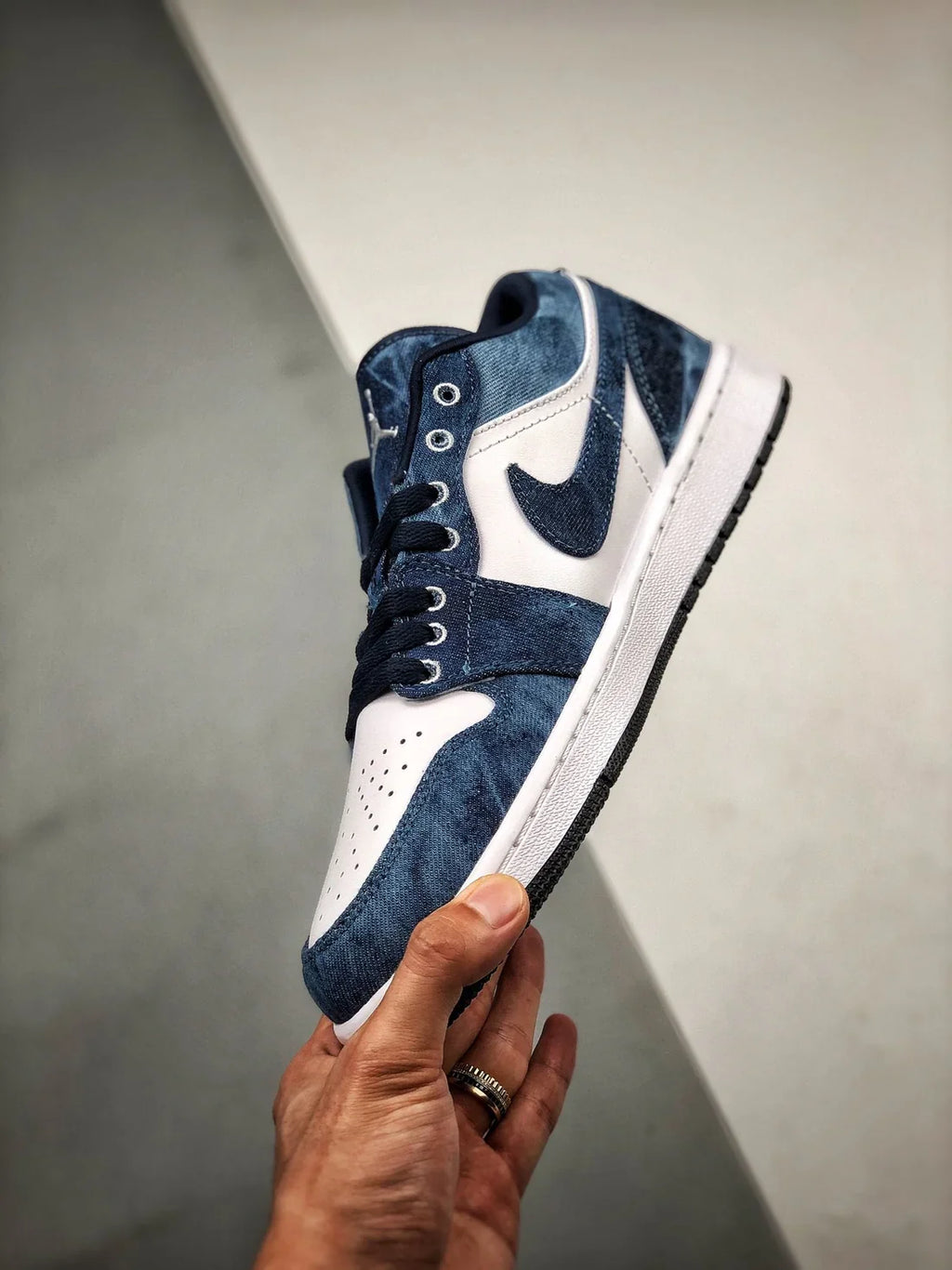 AIR JORDAN 1 LOW